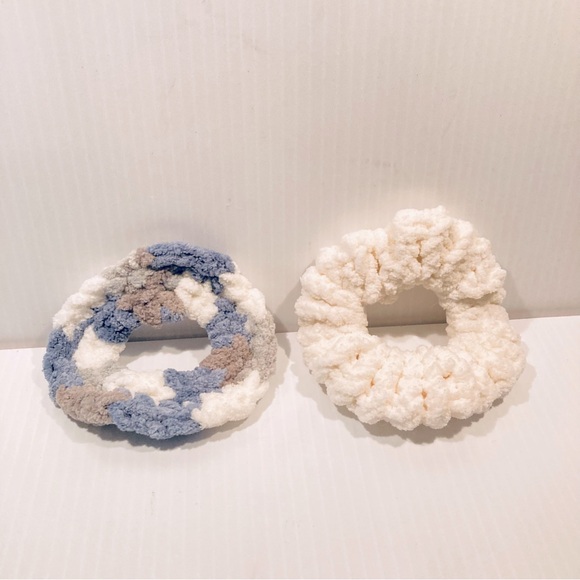 Fuzzy Chenille Scrunchies Camouflage Camo Blue Gray White and Ivory Cream NEW - Picture 2 of 6